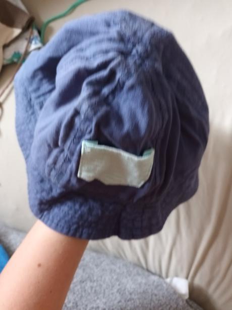 Darujem 3ks klobúkov, authority,92