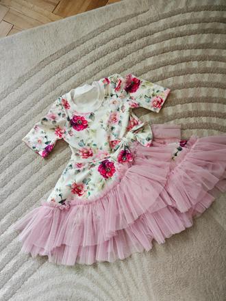 Krásne šaty s tylom, 92