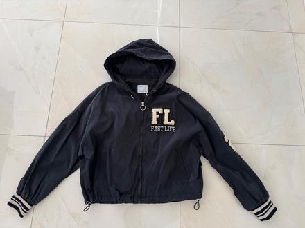 Cierna vetrovka, bershka,m