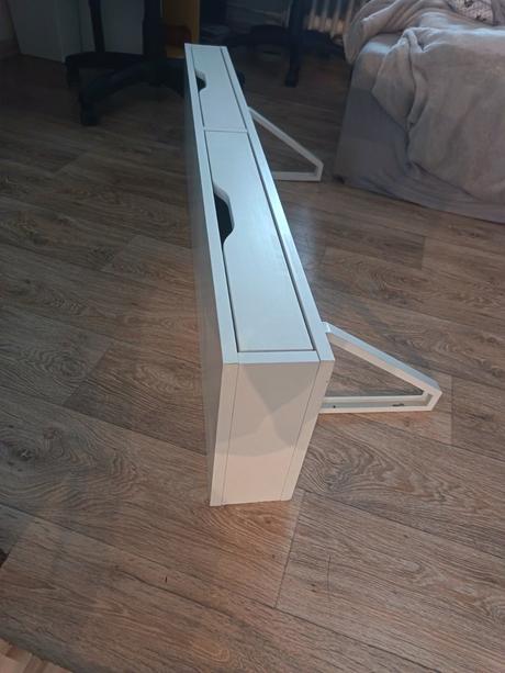 Kozmetický stolík ikea, 