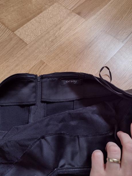 Koktailové šaty bez ramienok, orsay,38