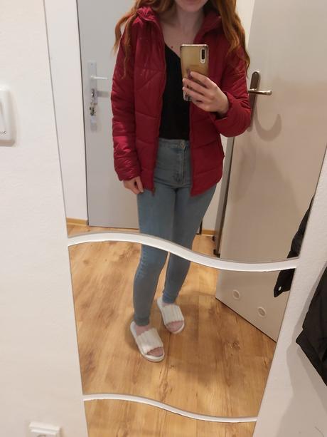 Červená bunda., gate,34