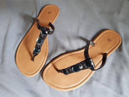 Šľapky s kamienkami - super stav, 38