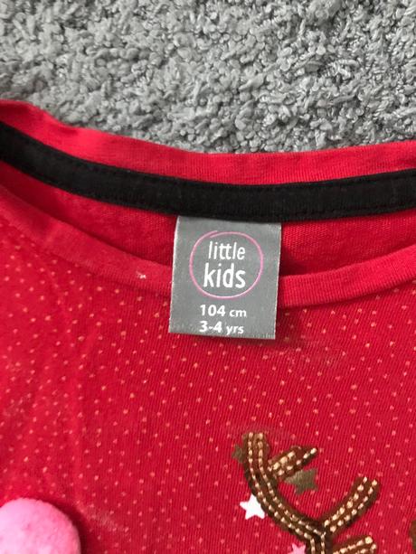 Červený nátelník, 104