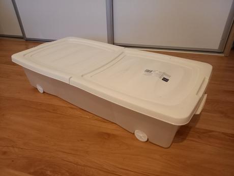 Mix hračiek plus ulozny box 10 euro spolu,