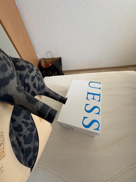 Guess lodičky, guess,39