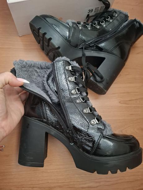 Čierne lakované čižmy, 39
