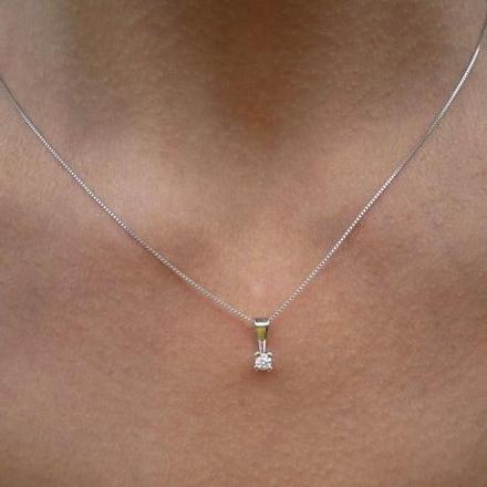 Strieborný prívesok do krku, 