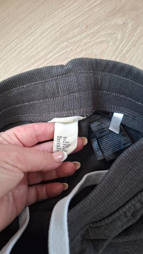Chlapčenské  tepláky tenké, h&m,140