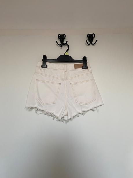 Biele kraťasy, house,32