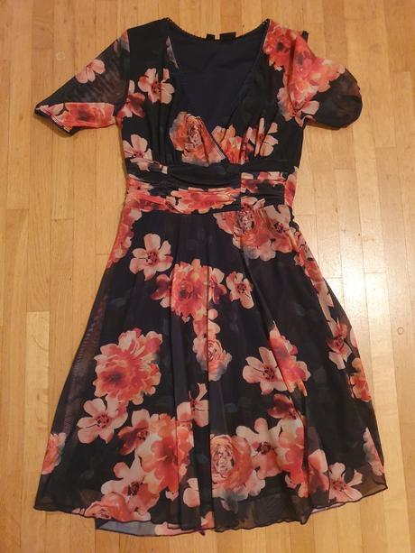 Krátke letné šaty, 32