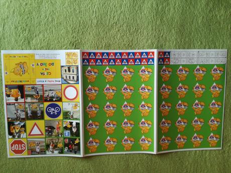 Kinder šmoulovia mix , stikeez ...,