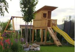 Drevene ihrisko - domcek na hranie,