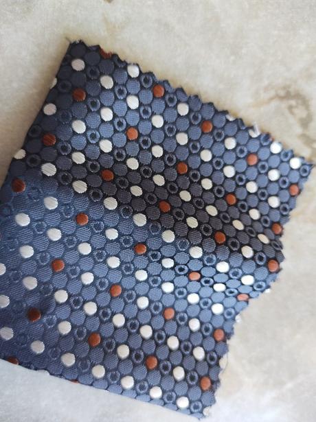 Motýlik s vreckovkou k saku, s