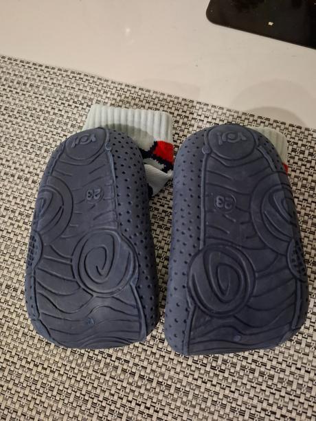 Nenosené papučky-ponožkopapuče, 23