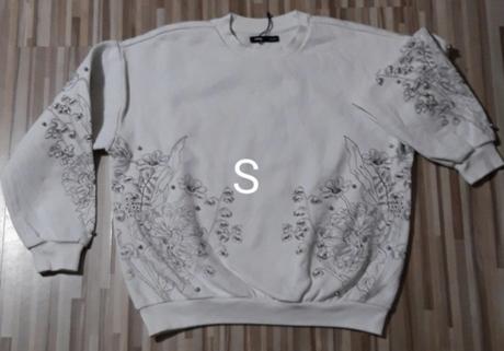 Mikina z potlacou cez hlavu s, sinsay,s