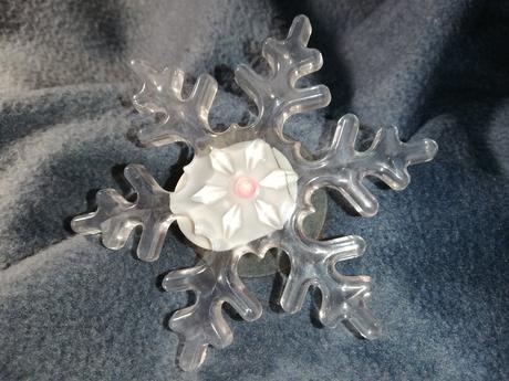 Snehová vločka svietiaca ma okno, 