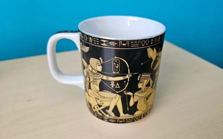 Štýlový hrnček s egyptským motívom, 