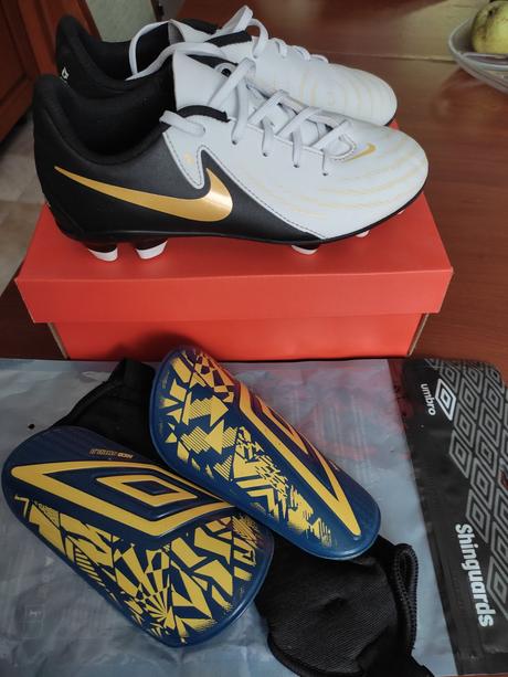 Kopačky nike + chrániče, nike,33