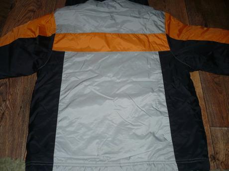 Bunda s kapucou, 122