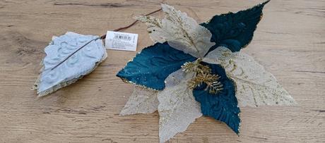 Vianočná ruža - zlatá so smaragdovo zelenou - 250, 