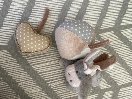 Ingenuity hojdacka a kresielko vibracne s melodiam, 