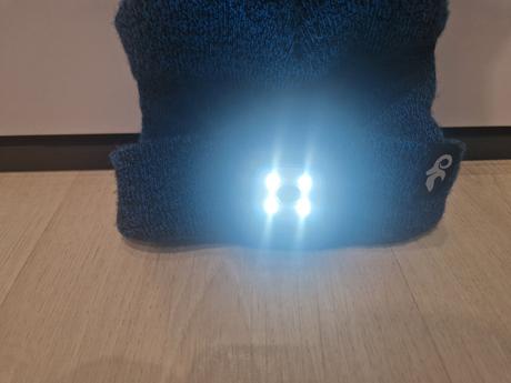 Zimna ciapka s led svetlom, xs