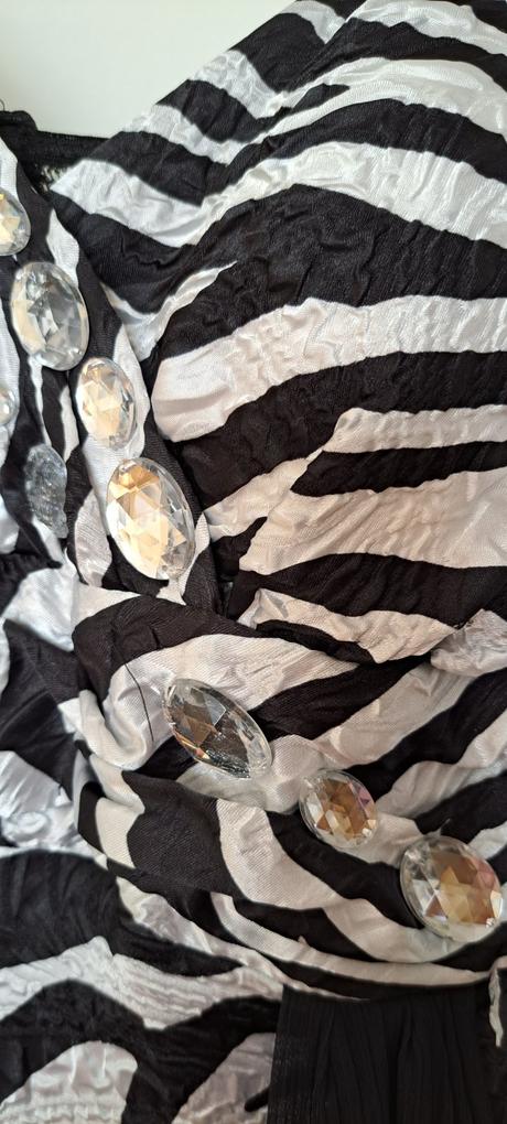 Spoločenské šaty, 36