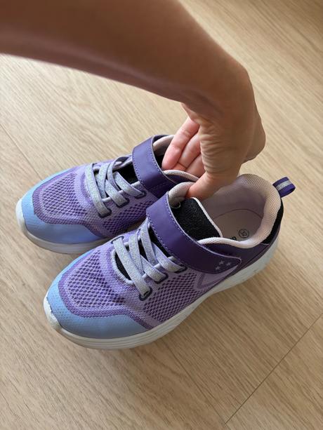 Tenisky, 32