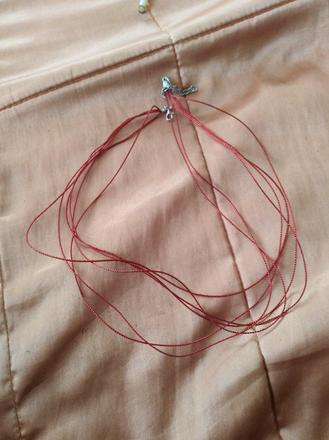 Červený náhrdelník,