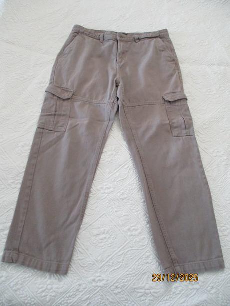 Nohavice s kapsami, sinsay,32