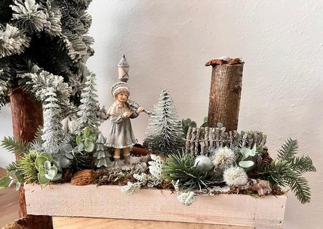 Vianočný aranzman ,,dievčatko s lampou,,,