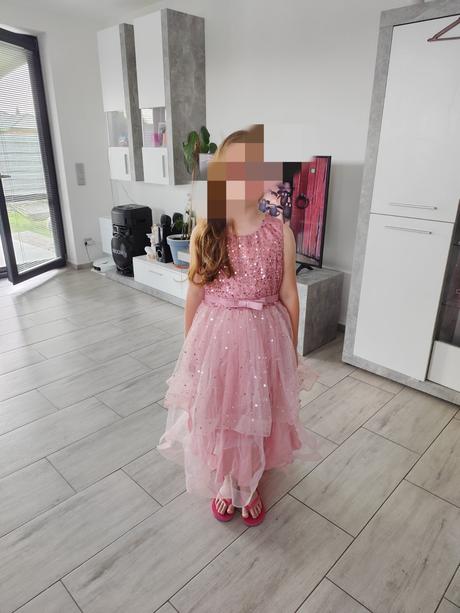 Spoločenské šaty, 152