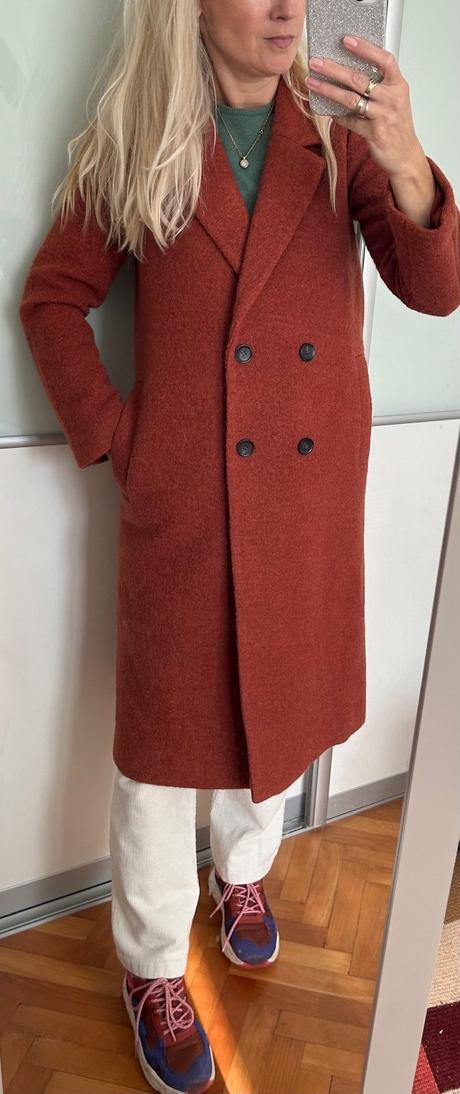 Škoricový kabát monki, s