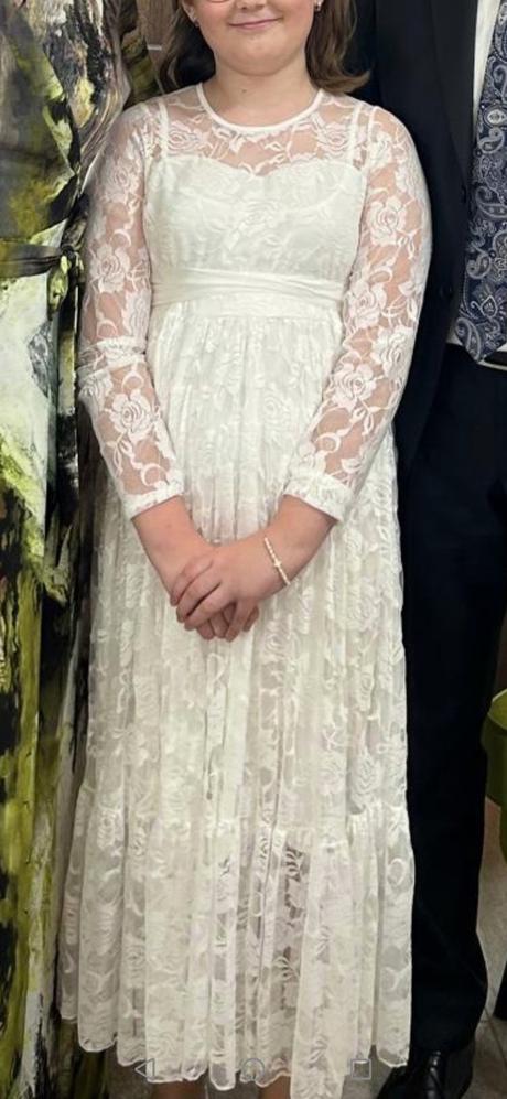 Šaty na prijímanie vrátane poštovného, 152