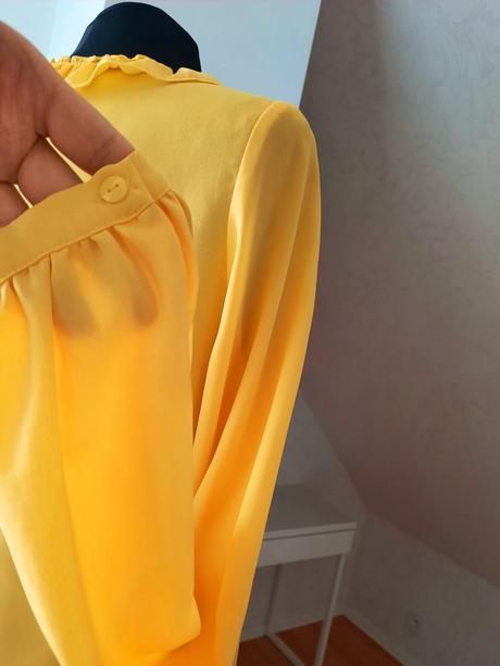 Halenka s volánikom, xs