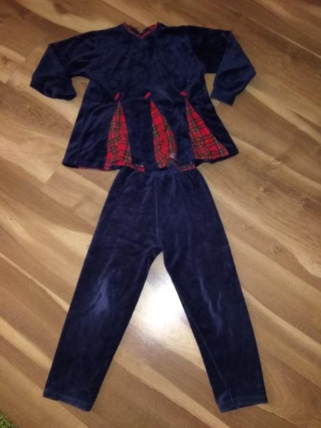 Teplaky  a tricko, 110