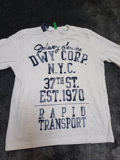 Darujem tricko v.128, benetton,128