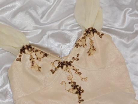 Velmi pekne spoločenske saty, 34