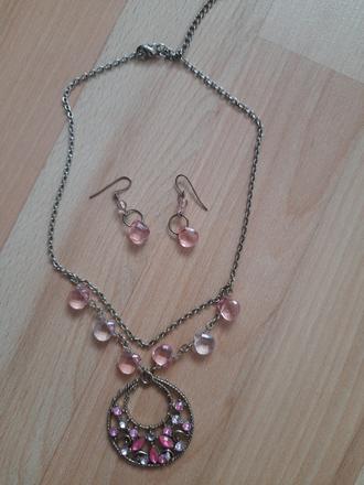 Náhrdelník a náušnice,