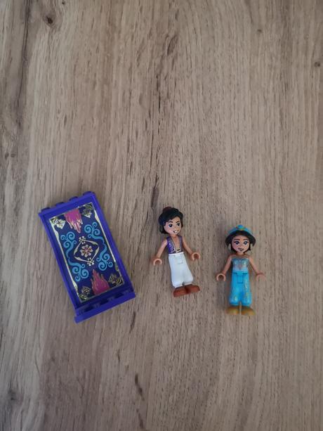 Lego disney minifigúrky jasmína a aladin,