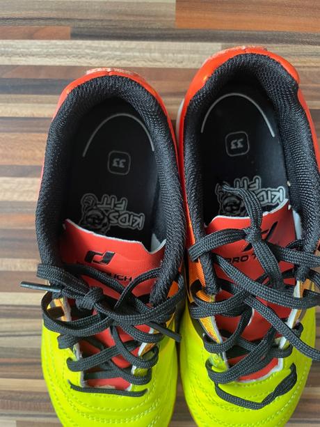 Tenisky na telesnu, 33