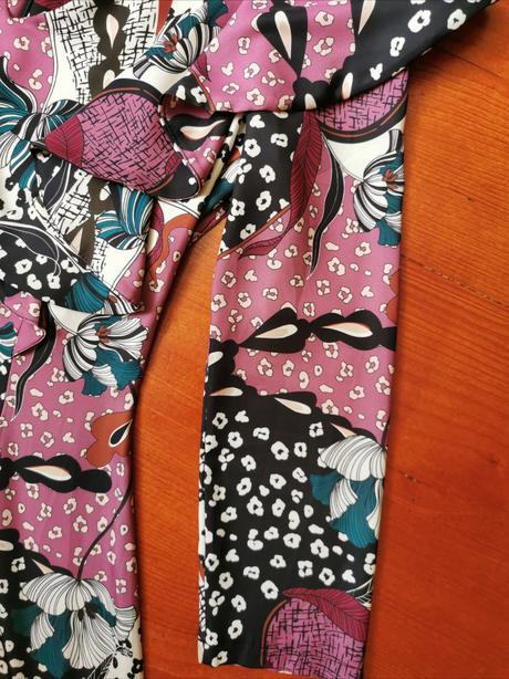 Krásne šaty s volánom imperial, s