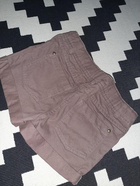 Kraťasky f&f aj k pančuskám top stav na 5-9r., f&f,134