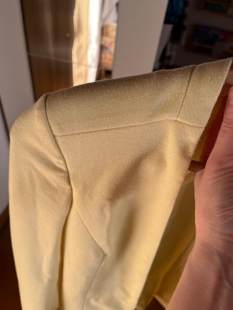 Žlté sako, reserved,s