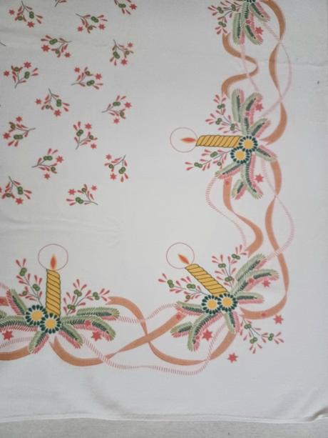 Starší vianočný obrus 136x110cm, 