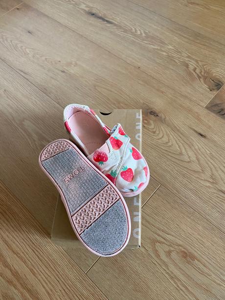 Topánočky toms, 24