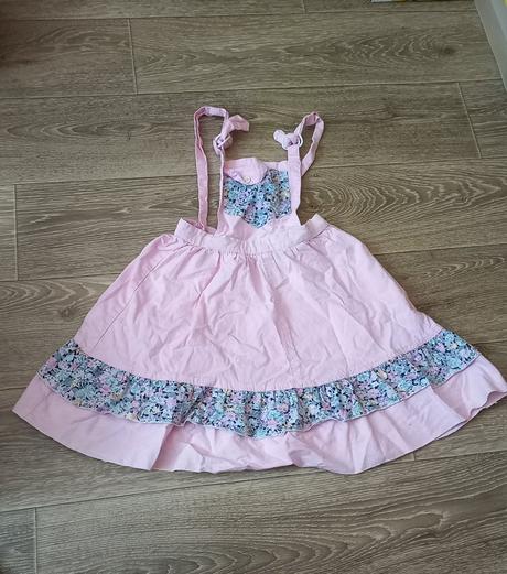 Krásne točivé šaty 122, 122