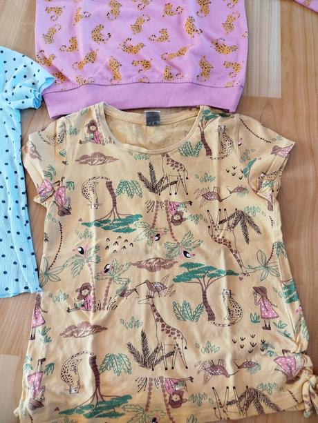 Predám trická, plus grátis pulóvrik č.128, sinsay,134