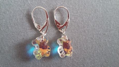 Medvediky naušnice, 